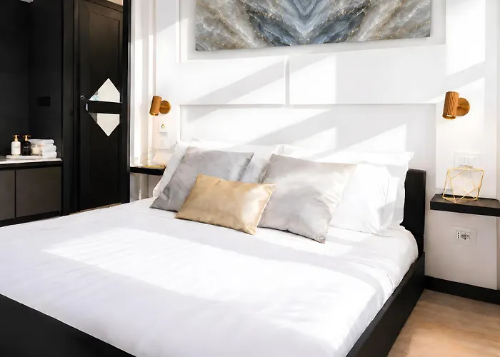 Lux- Spanish Steps 60a Exclusive Апартаменты *